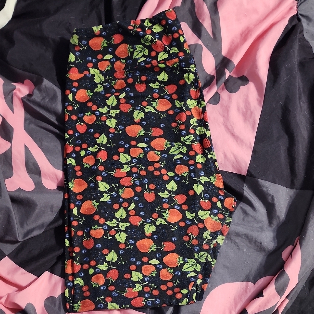 Fruity Berry Leggings